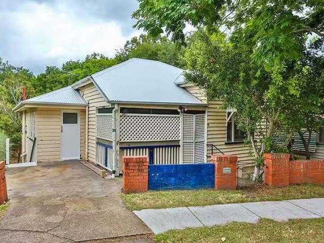 Deal! 3 BR 25 Fleming Road, Herston, QLD 4006