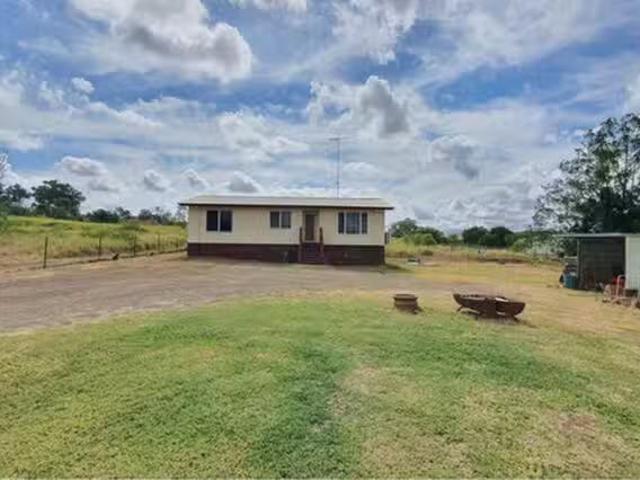 Cozy 3 BR 26 Bowen Street, Banana, QLD 4702