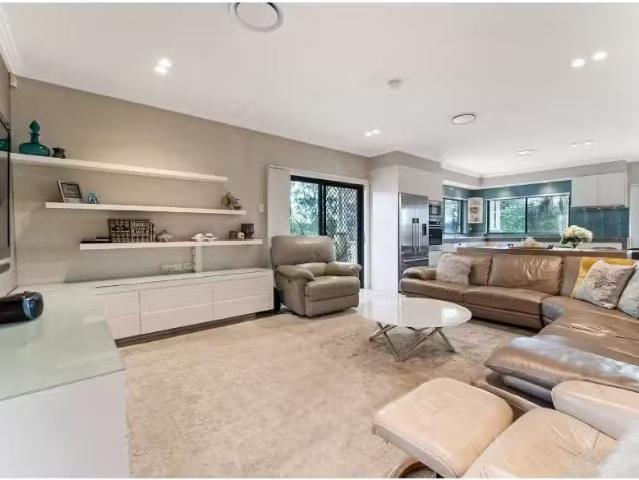Deal! 3 BR 272A Waterloo Road, Greenacre Apartment for rent L.