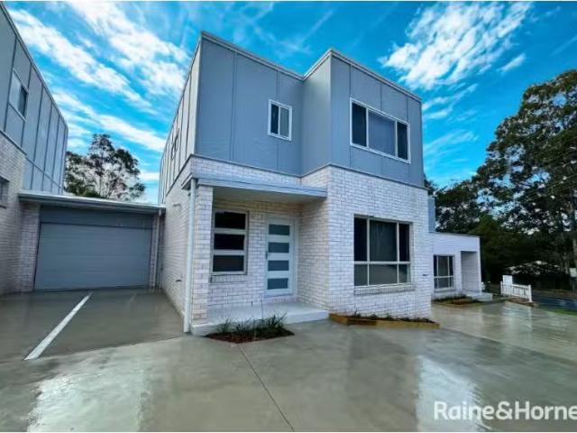 Cozy 3 BR 2/77 Albatross Road, WEST NOWRA House for rent List.
