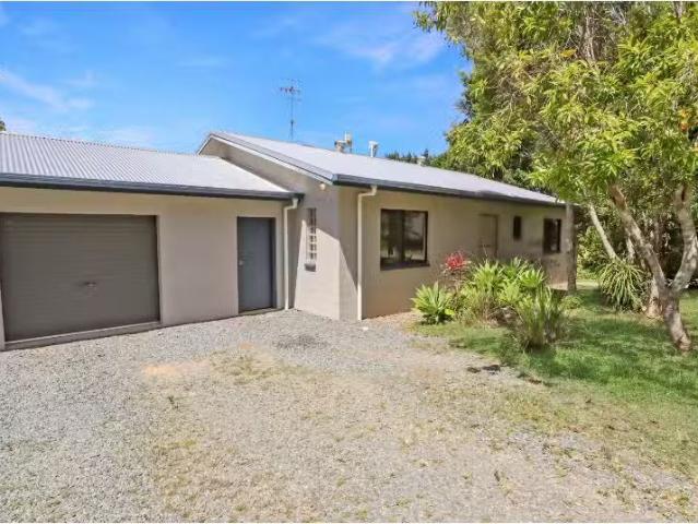 Cozy 3 BR 2/81D Old Bucca Road, Moonee Beach Townhouse for ren.