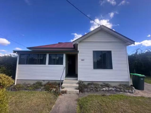 Deal! 3 BR 282 Dumaresq Street, Armidale House for rent Liste.