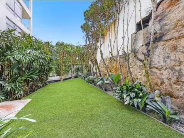 Cozy 3 BR 2/8 Bellevue Road, Bellevue Hill Apartment for rent.