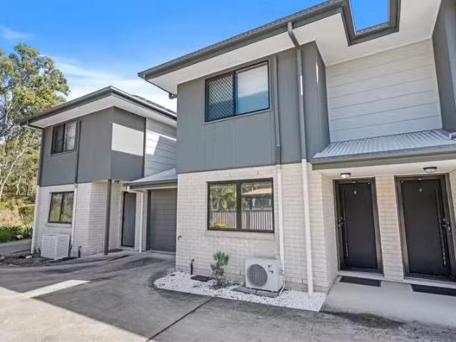 Charming 3 BR 2/93 Railway Parade, THORNESIDE, QLD 4158 Hous.