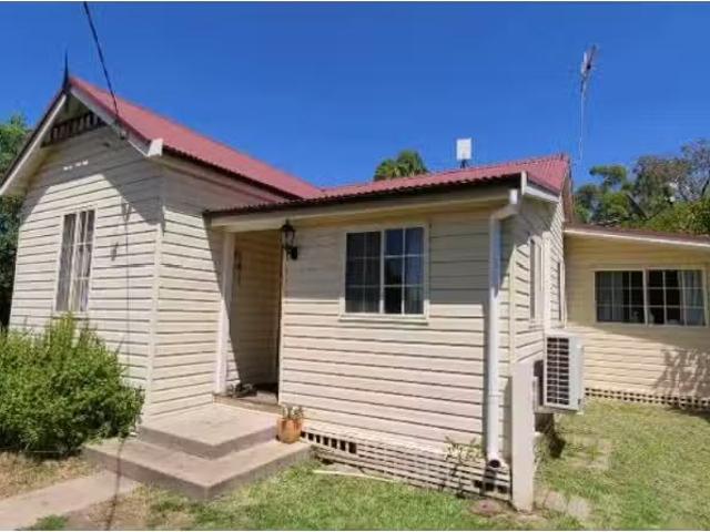 Cheap 3 BR 29 Strickland Street, GILGANDRA House for rent Lis.