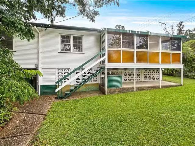 Cheap 3 BR 2 Amaroo Avenue, Ferny Hills, QLD 4055
