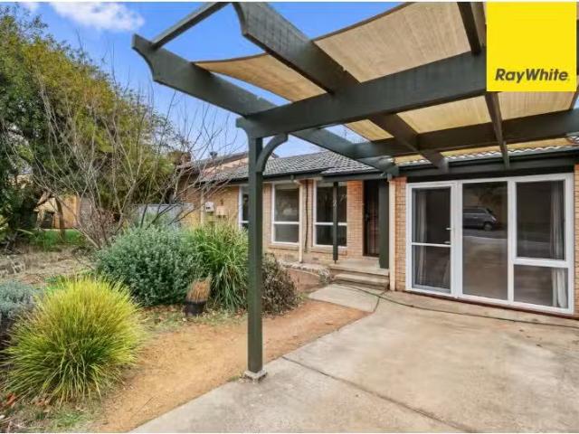 Rental! 3 BR 2 Box Place, LATHAM House for rent Listed by Bai.