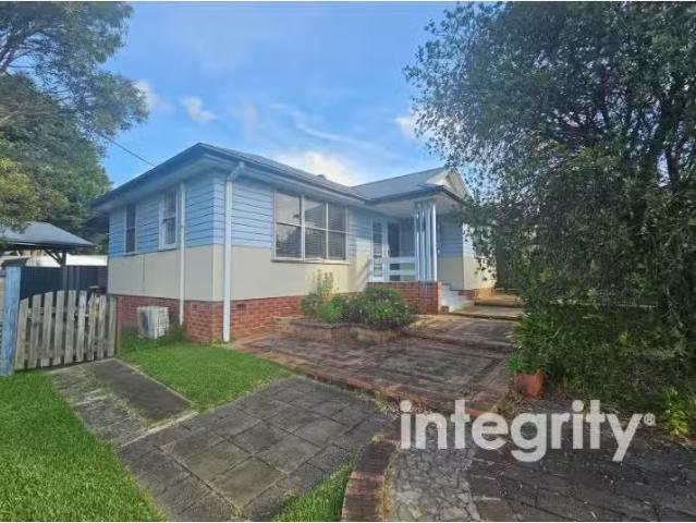 For Rent! 3 BR 2 Ritchie Street, Bomaderry House for rent Lis.