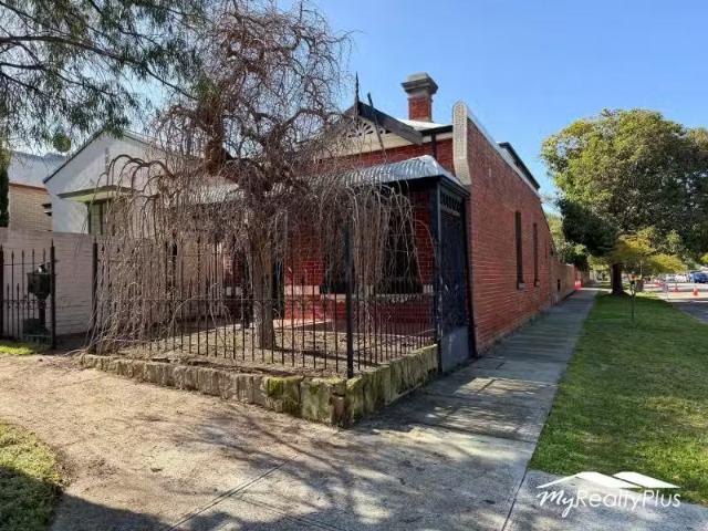 Cheap 3 BR 2 Roy Street, MOUNT LAWLEY House for rent Listed b.