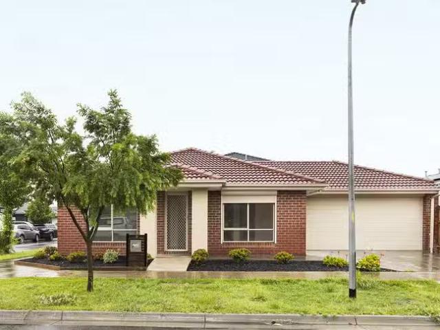 Just in! 3 BR 2 Turmeric Avenue, Mickleham, VIC 3064
