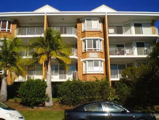 Rental! 3 BR 3/120 Akonna Street, WYNNUM, QLD 4178 Apartment.