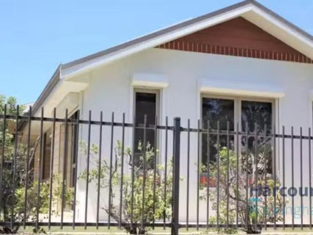 Charming 3 BR 31 Aldersyde Meander, BALDIVIS, WA 6171 House.