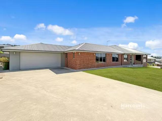 Deal! 3 BR 31 Explorer Drive, TURNERS BEACH, TAS 7315 House.