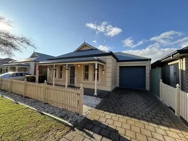 For Rent! 3 BR 32 Adeline Street, Mawson Lakes, SA 5095