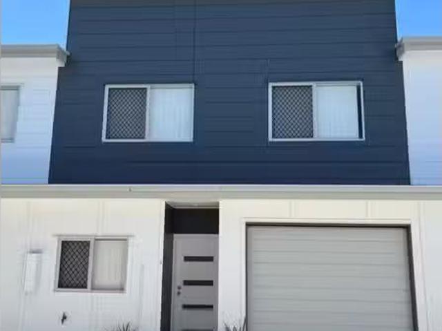 Nice 3 BR 3/4 Cottell Street, Norman Park Townhouse for rent.