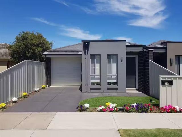 Deal! 3 BR 34B Guthrie Road, CHRISTIES BEACH, SA 5165 House.