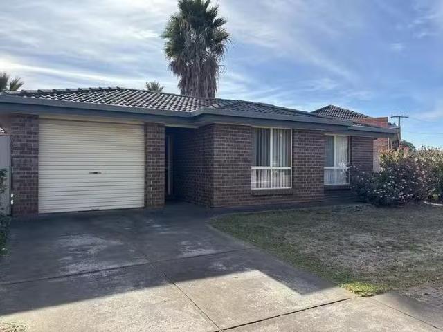 Charming 3 BR 35B Jersey Avenue, Brahma Lodge, SA 5109