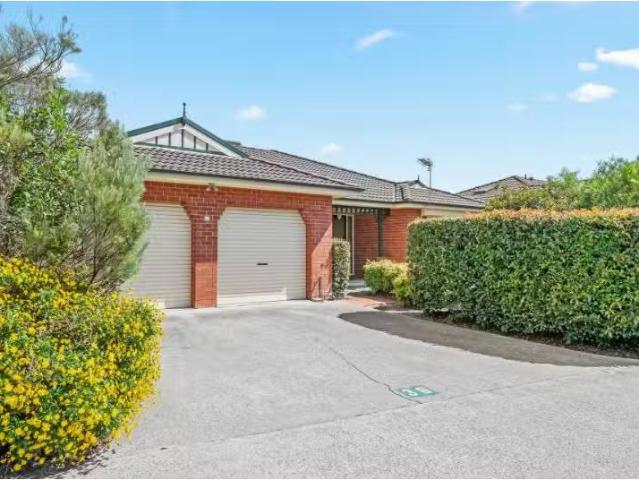 New 3 BR 36/156 Clive Steele Avenue, Monash Townhouse for rent.