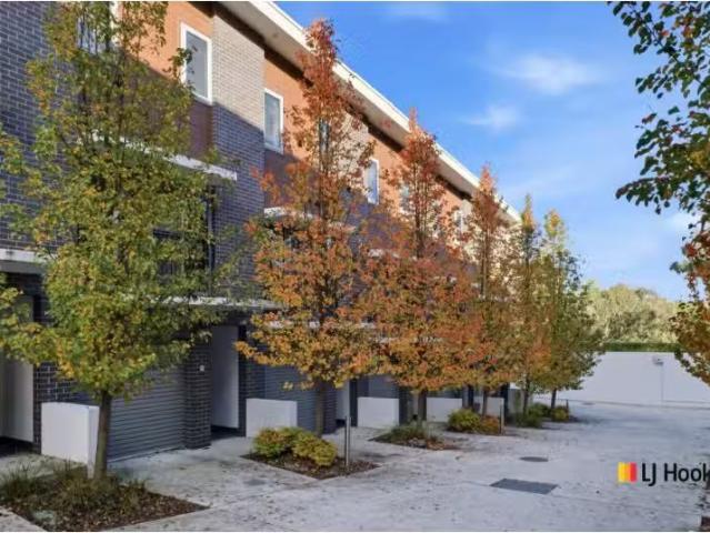 For Rent! 3 BR 38/1 Nevertire Street, Lawson Townhouse for ren.