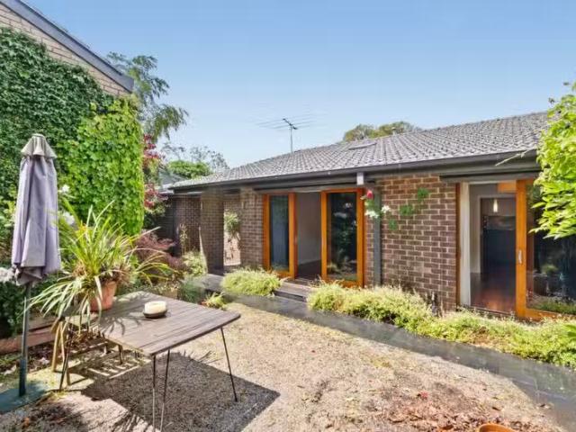 Nice 3 BR 3/86 Victoria Crescent, Mont Albert VIC 3127 House.