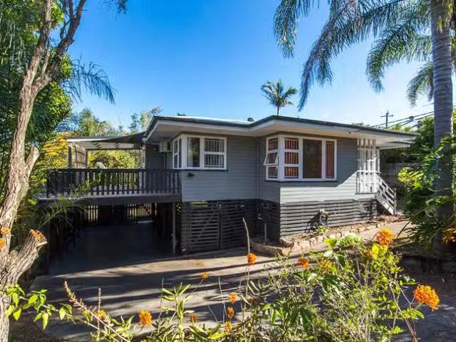 Deal! 3 BR 38 Castling Street, Stafford, QLD 4053