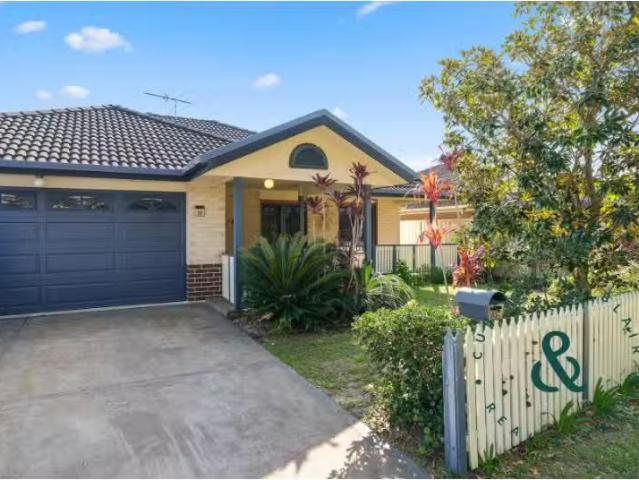 Rental! 3 BR 39 Broughton Cct, Tanilba Bay House for rent Lis.