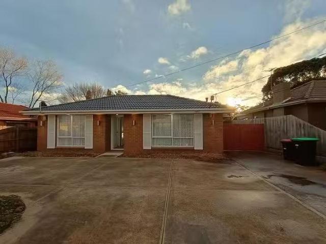 Just in! 3 BR 3 Myrtle Street, Melton South, VIC 3338