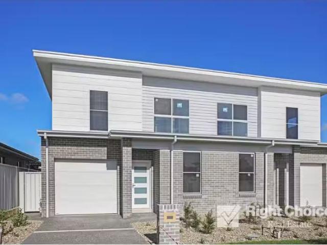 Just in! 3 BR 3 Lacebark Way, Albion Park Rail Townhouse for r.
