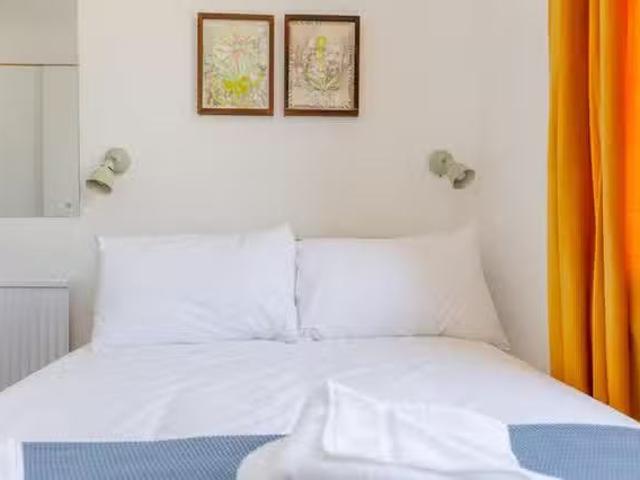 Deal! 3 BR Chatsworth Road