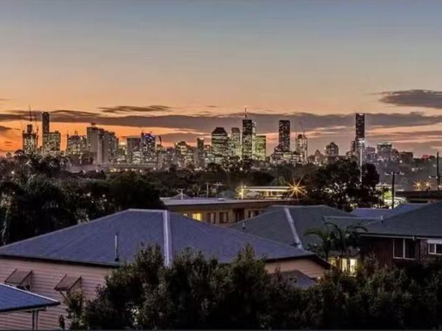 Just in! 3 BR Coorparoo, QLD 4151