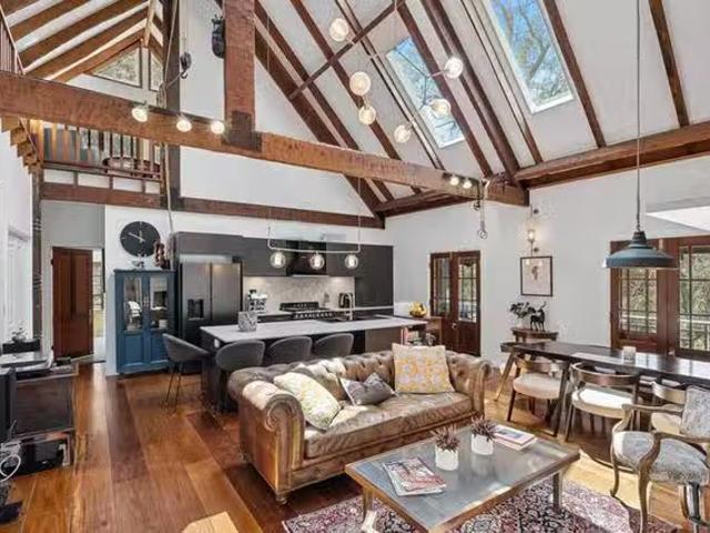 For Rent! 3 BR Gladstone Road
