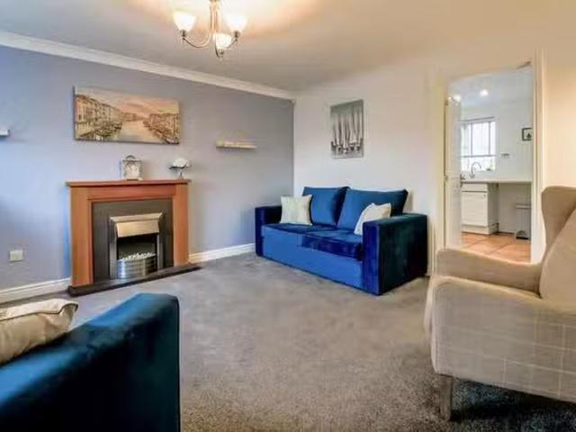 Cheap 3 BR Great Ground Walk