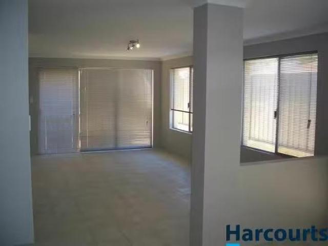 Nice 3 Fareham Crescent, Wellard, WA 6170