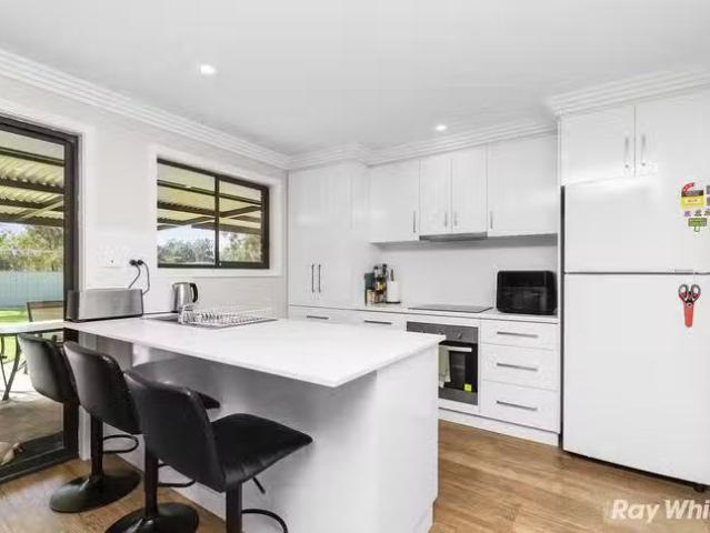 Cheap 3 Forrest Street, Lake Albert, NSW 2650