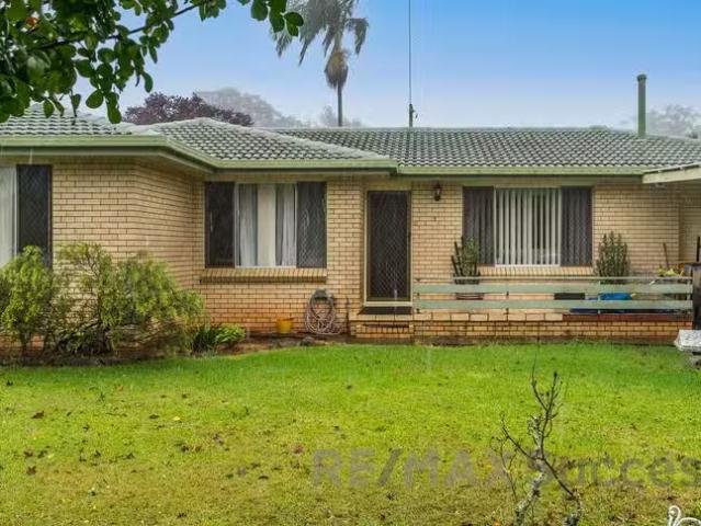 Deal! 3 Garvey Street, Mount Lofty, QLD 4350
