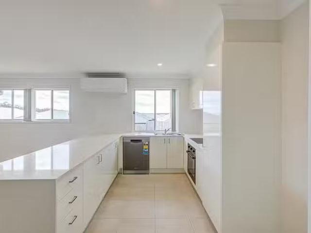 Unique 3 Heath Terrace, Park Ridge, QLD 4125
