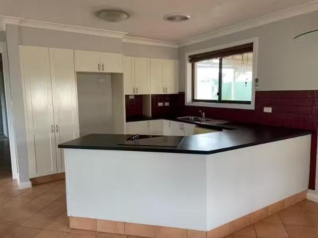 Charming 3 Jackson Place, DUBBO House for rent Listed by Roch.