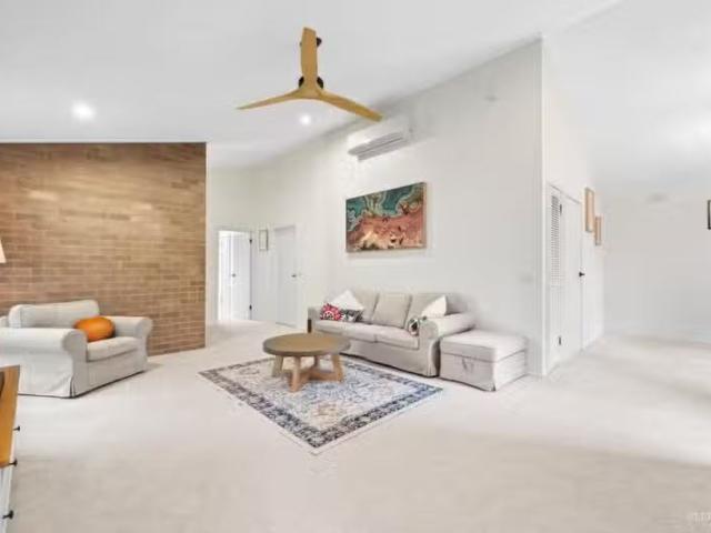For Rent! 3 Leslie Grove, Ringwood North VIC 3134 House Auct.