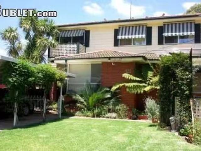 Unique 3 Rooms Townhouse 3 bedrooms in Ingleburn