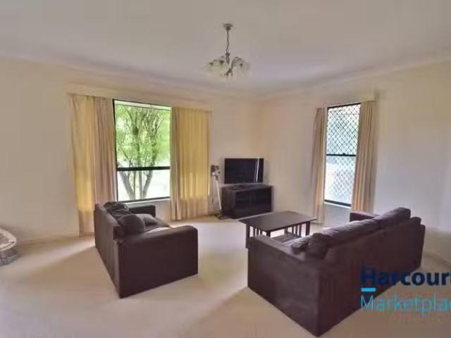 Unique 3 Sarah Court, SINNAMON PARK, QLD 4073 House for Rent