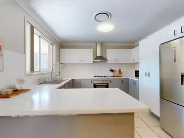 Charming 3 Semillon Ridge, Gillieston Heights House for rent.