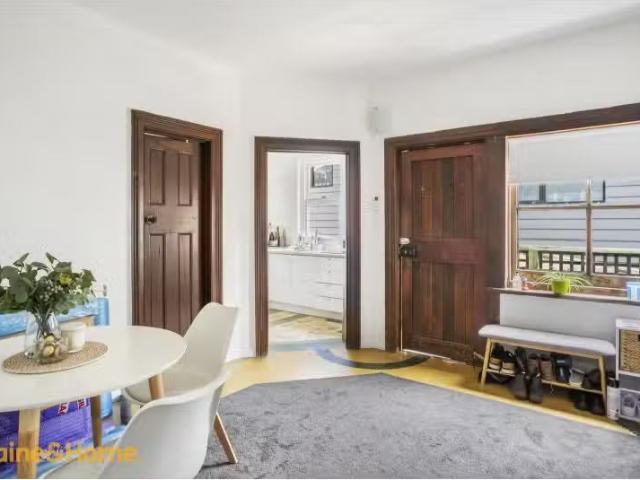 For Rent! 3b/2 Greenway Avenue, LENAH VALLEY Apartment for ren.
