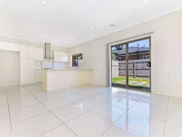 Deal! 3B Kenilworth Crescent, Glen Waverley VIC 3150
