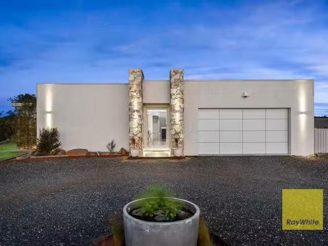 Cozy 105 Shepherd Road, Batesford, VIC 3213