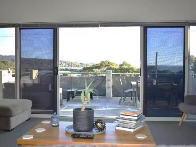 Cozy 106 Main Road, Binalong Bay, TAS 7216