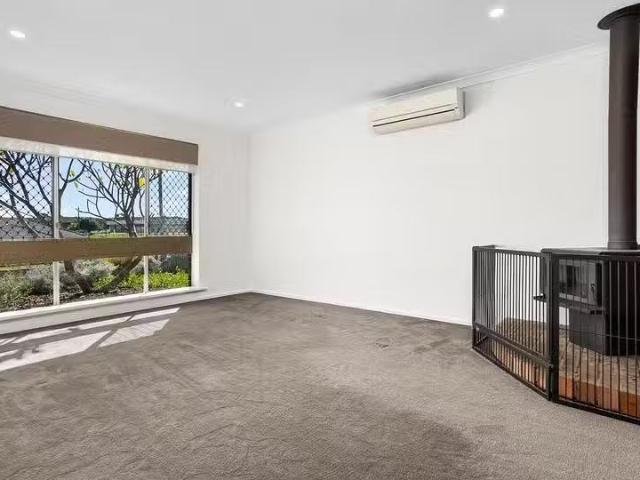 Cheap 106 Hamilton Road, Spearwood, WA 6163