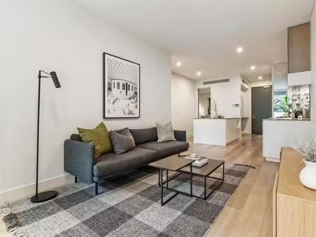 Cozy 107/33 Crisp Street, Hampton, VIC 3188