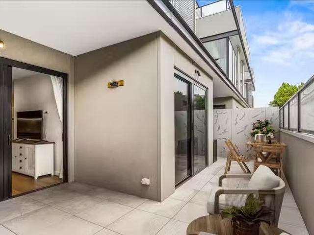 Deal! 109/285 Neerim Road, Carnegie VIC 3163