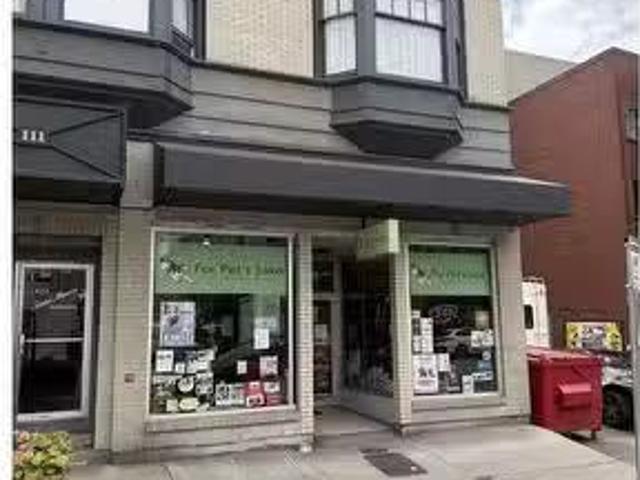 Cozy 109 115 E 1St Street, North Vancouver, BC, V6A 2R4 comm.