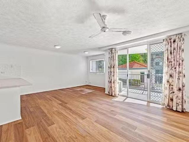 Just in! 10/132 High Street, Southport, QLD 4215